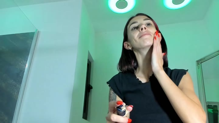 649 Hotfallingdevil nude camshow