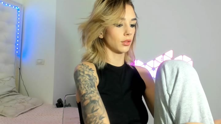 305 Hotfallingdevil nude camshow