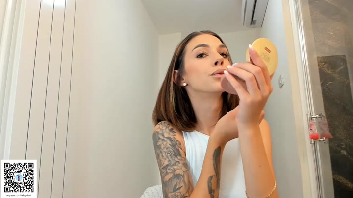 205 Hotfallingdevil nude camshow