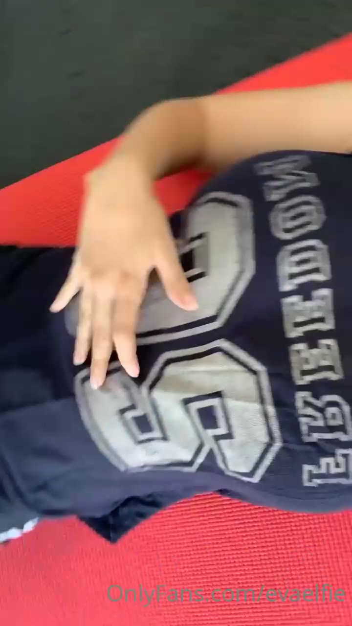 63 Eva Elfie leaked onlyfans video