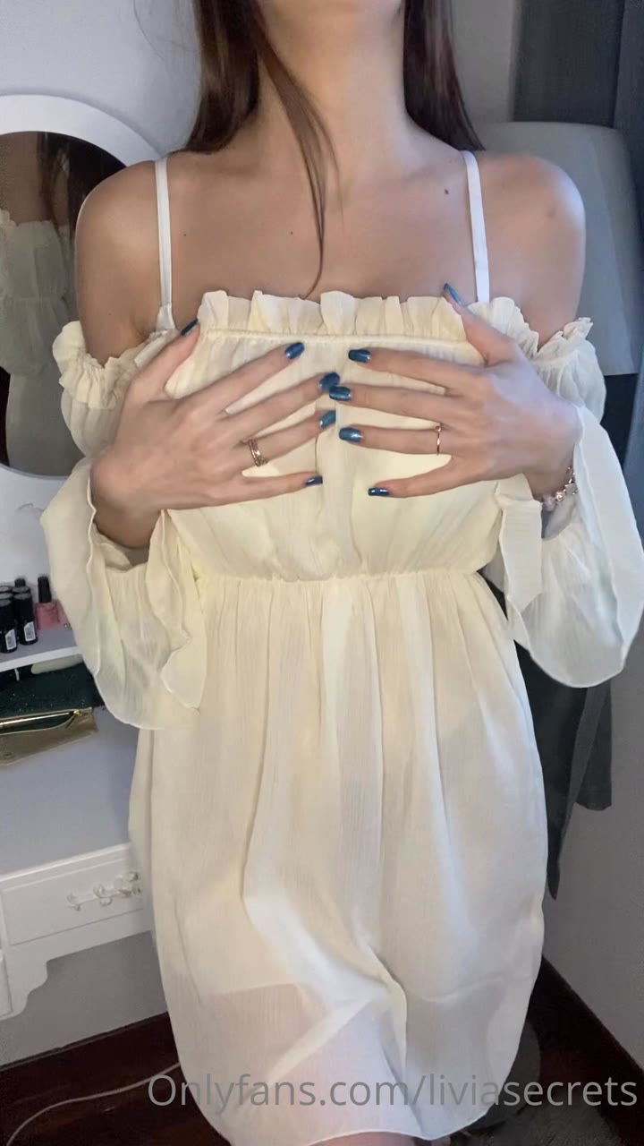 24 Queenlivia leaked nudes