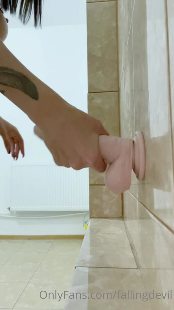 126 Hotfallingdevil nude camshow