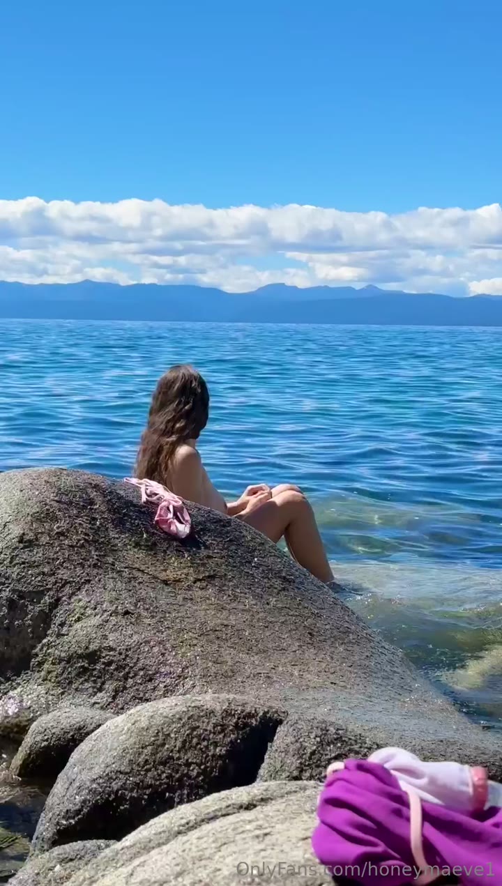 19 Maeve2000 onlyfans leaked video