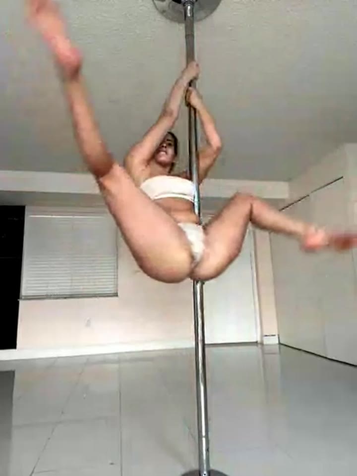 OnlyFans Bombshell Jessy Renn Rides Hard