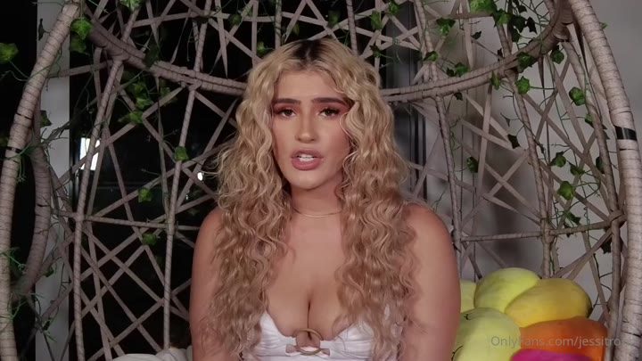 GG Goddess Jessy Renn in a Sensual Masturbation Video