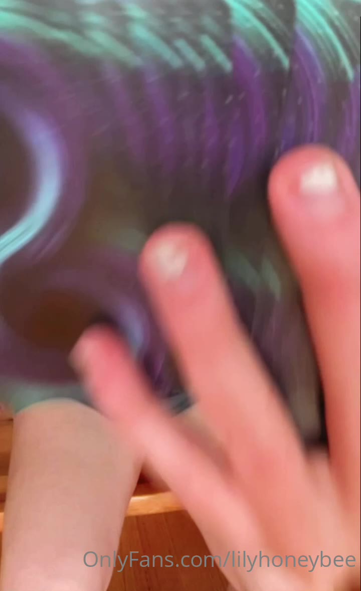 37 Lilyhoneybee leaked onlyfans video