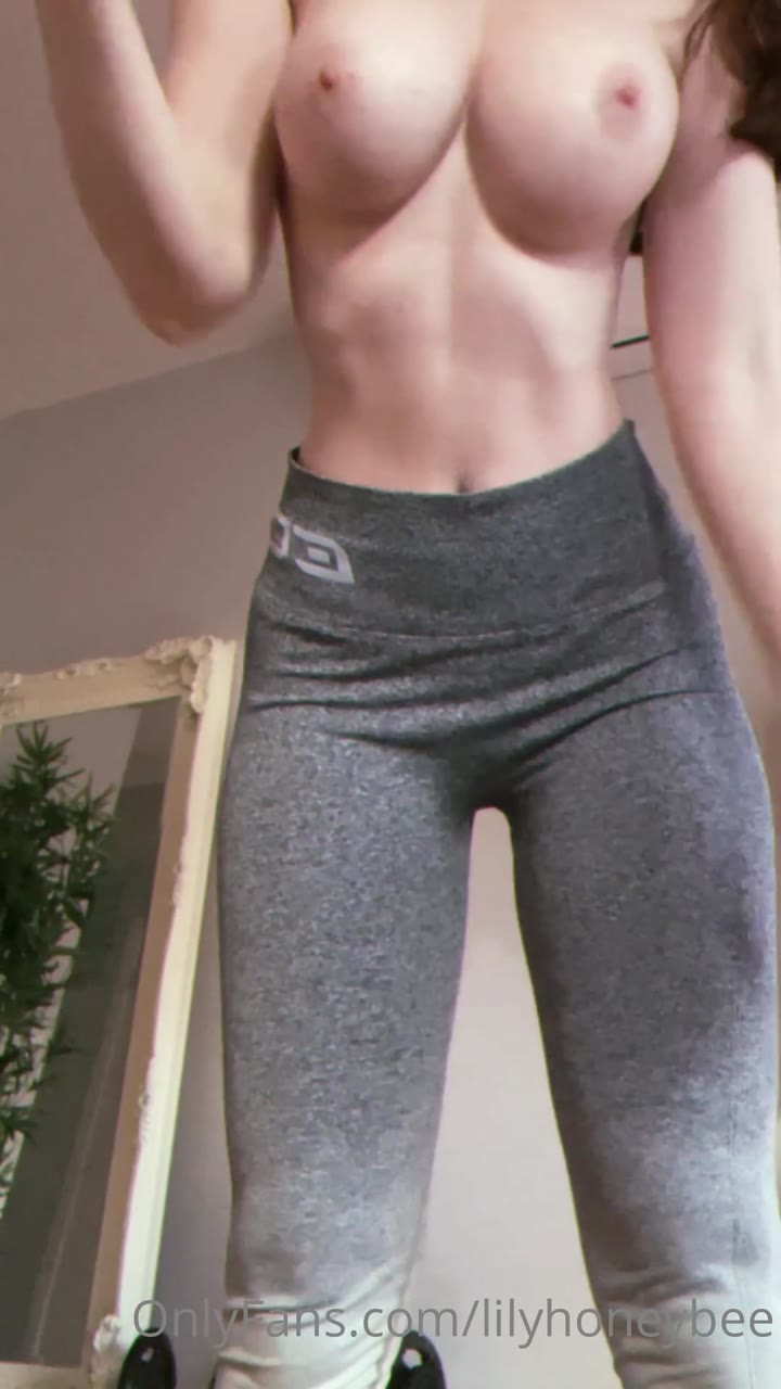 7 Lilyhoneybee leaked onlyfans video