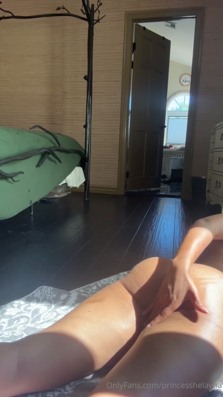 27 Princesshelayna leaked onlyfans nude video