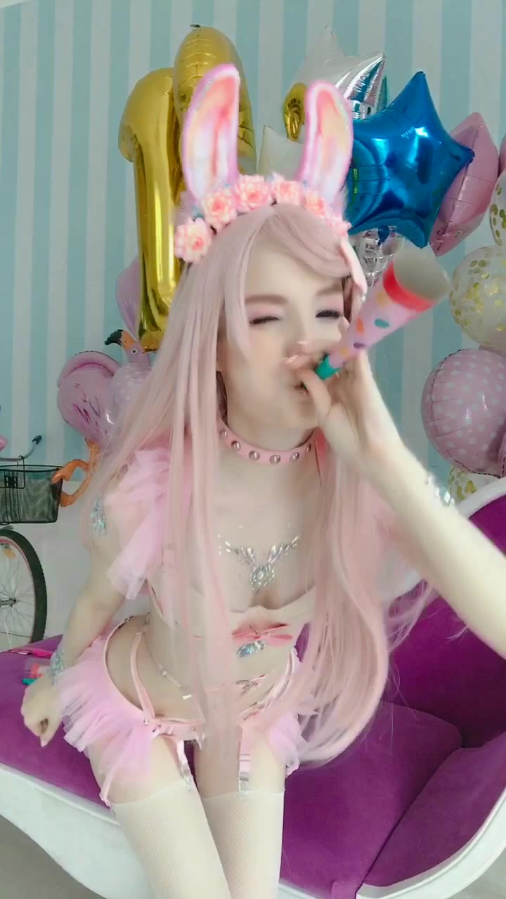 nude Sweating RocksyLight leaks OF