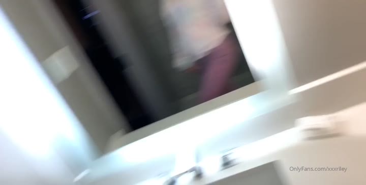 sleazy Sweating RileySteele leaks OF