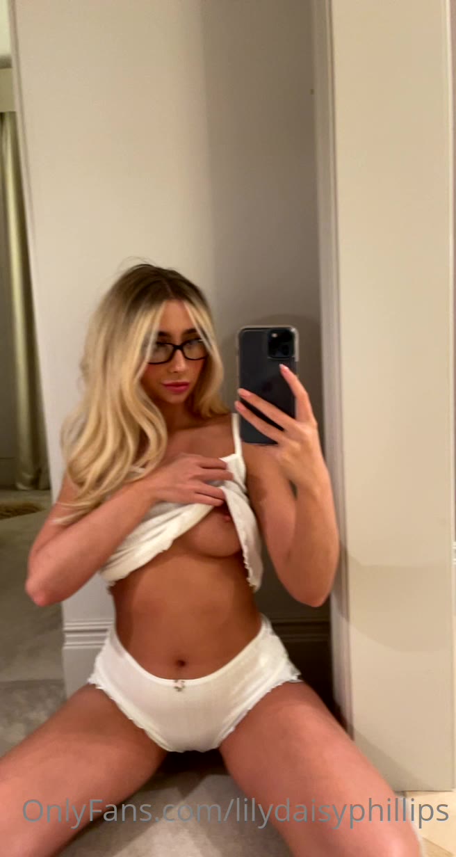 51 Lily Phillips leaked onlyfans porn