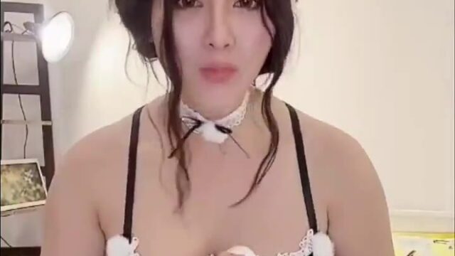 Pongkyubi1995 masturbating