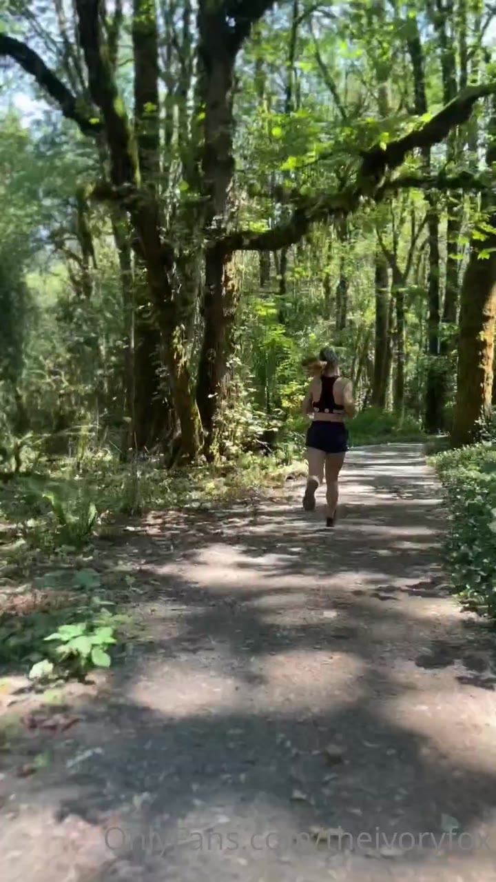 Tattooed Yourivoryfox’s Hardcore Blowjob & Facial Finish