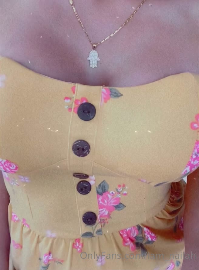 NailahRossi cams Exposed