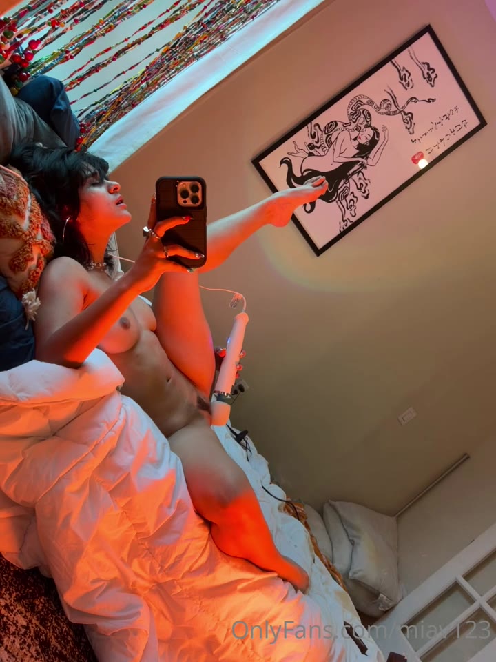 flying MiaValentine cams