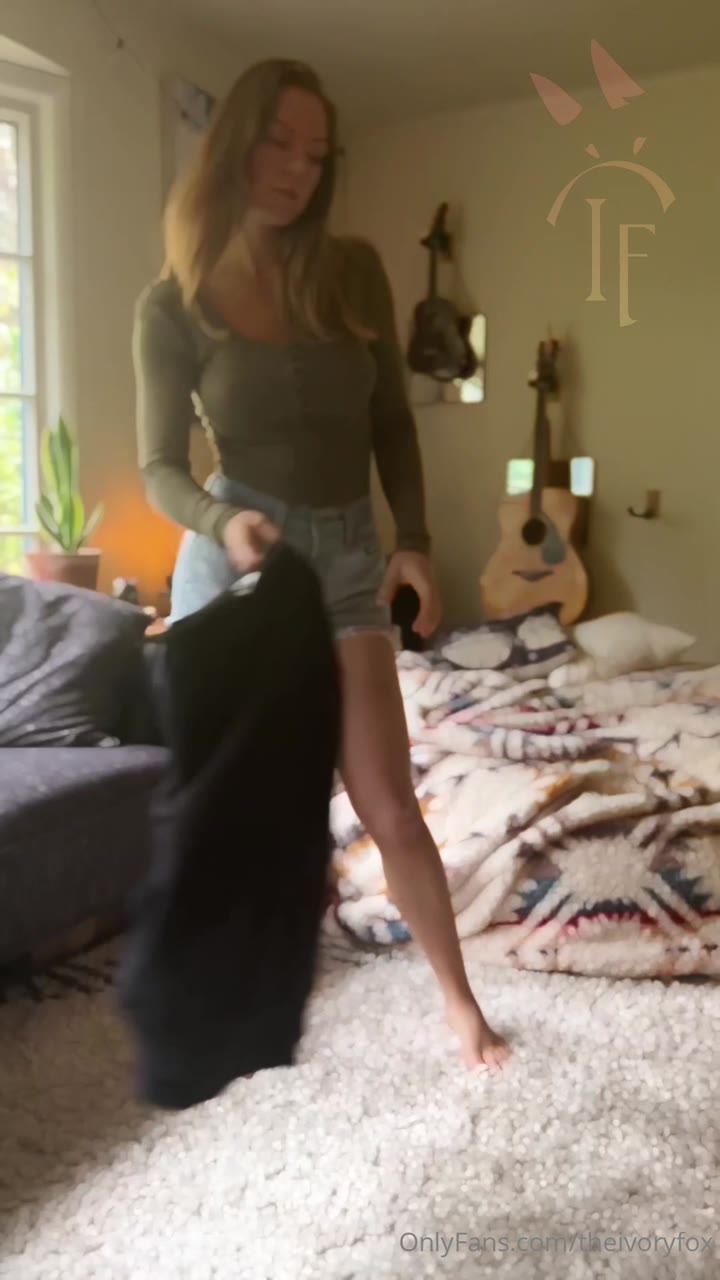 Cute & Petite Yourivoryfox in a Hardcore BG Scene