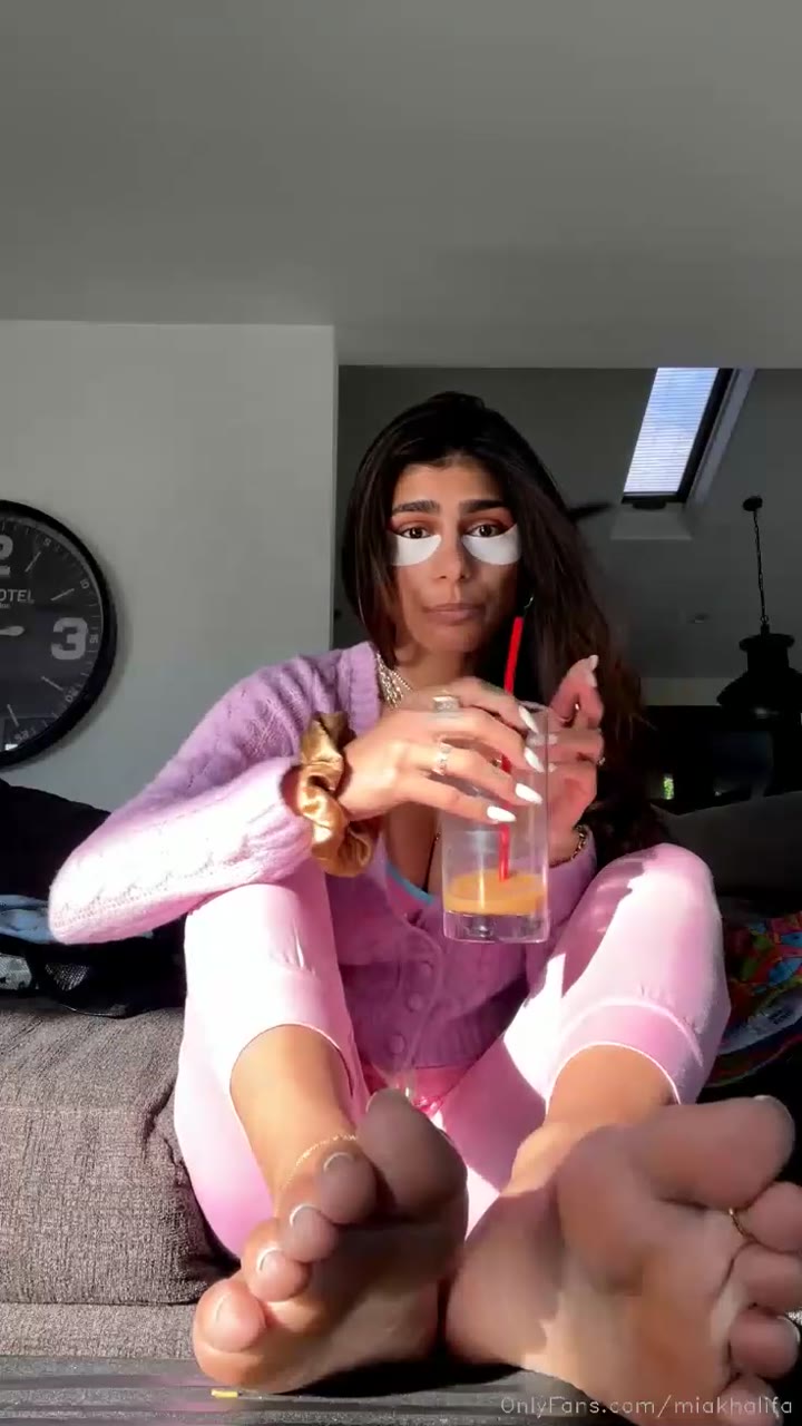 MiaKhalifa leaks