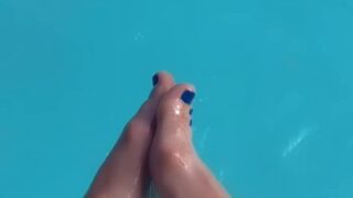 clotheshorse sucking LunaBenna reddit