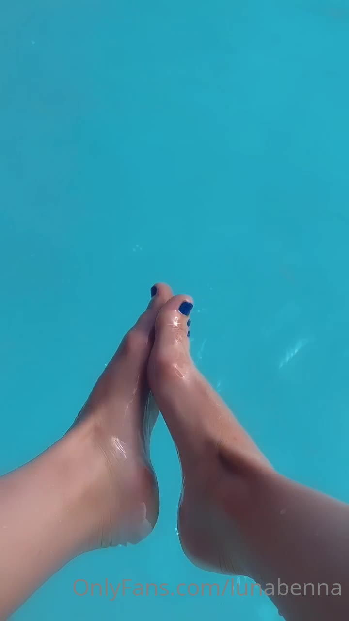 clotheshorse sucking LunaBenna reddit