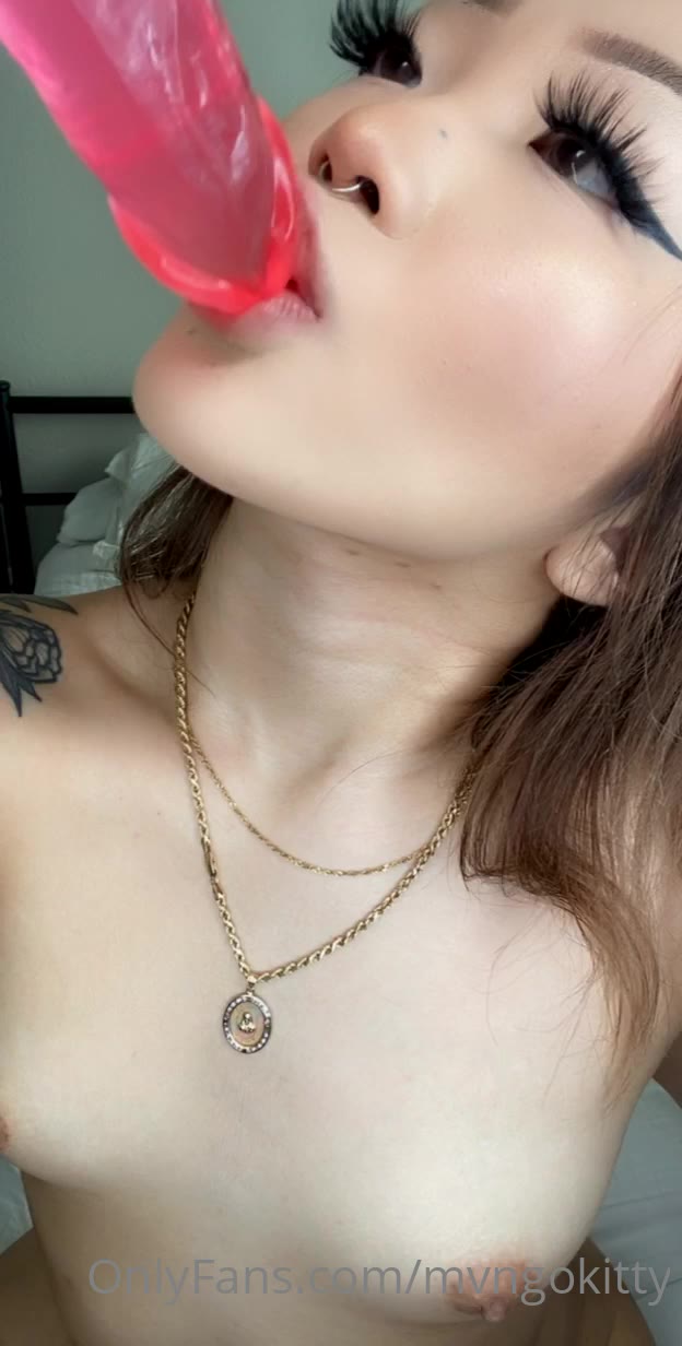 gold-digger sucking mvngokitty Leaked Onlyfans