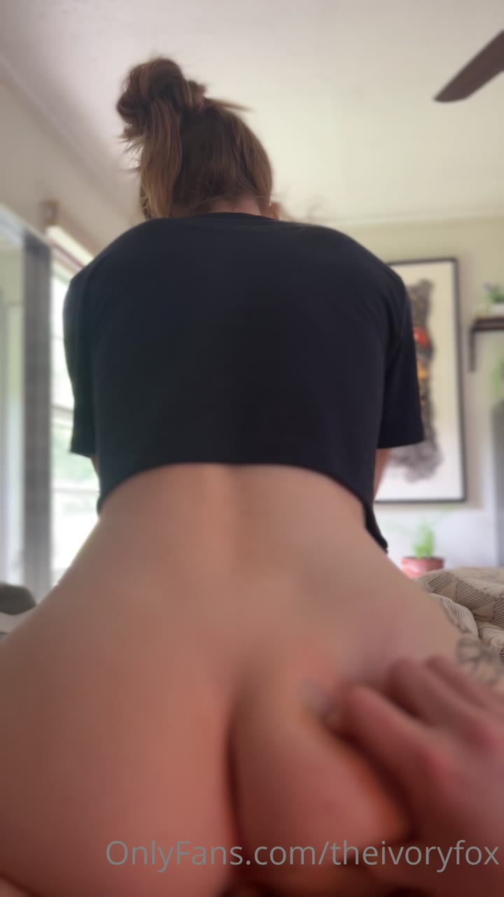 Big-Titted Yourivoryfox’s First BG Threesome!