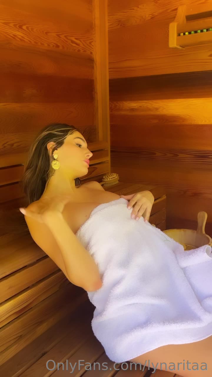 cougar sucking LynaPerez boobs