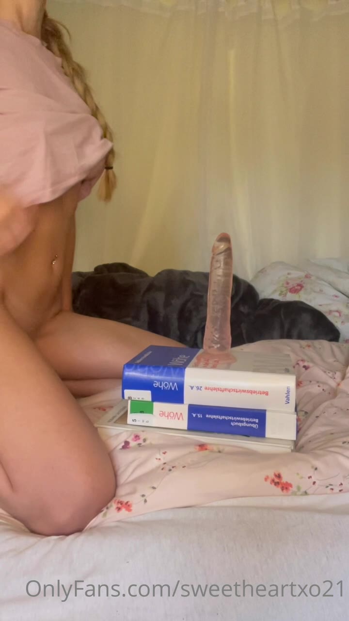 Sweetheartxo21 leaked: Petite Blonde Camgirl’s Blowjob, Foot Play, and Masturbation Tease