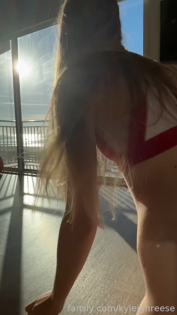 Ursecretgirlfriend leaked OnlyFans: Petite Blonde’s Foot Fetish Cosplay in Public