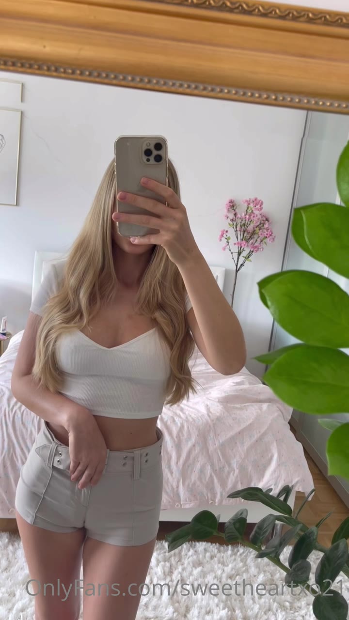 Sweetheartxo21 leaked: Petite Blonde Camgirl’s Naughty Nude Masturbation and BG Fun