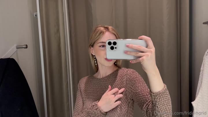 Fridaingrid leaked: Petite OnlyFans Star’s Nice Tits in Masturbation Clip