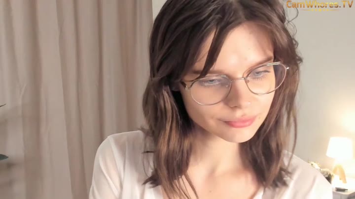 RexanneHatt camshow: Cute Petite Camgirl Goes Nude in Live Show