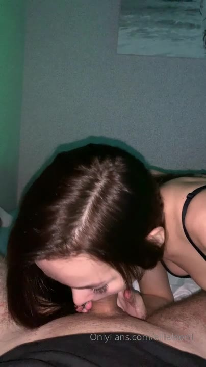 Ellieleen: Hot BG Camshow with Busty Creampie