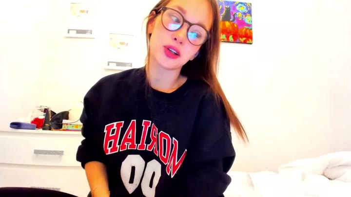 Ellieleen: Busty Camgirl’s Nude Creampie Session Online