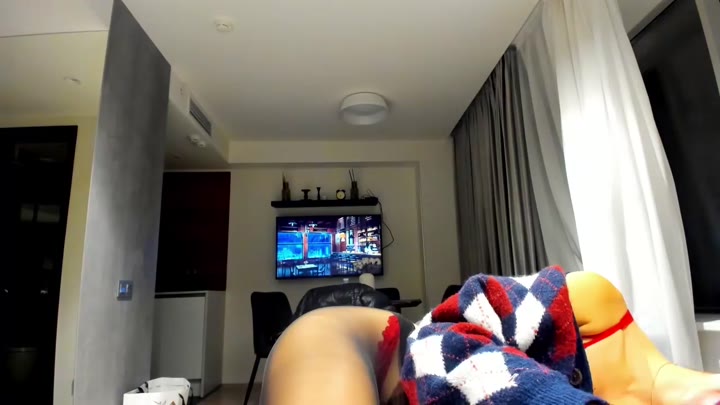 Ellieleen: Busty Star’s Steamy Nude Camshow