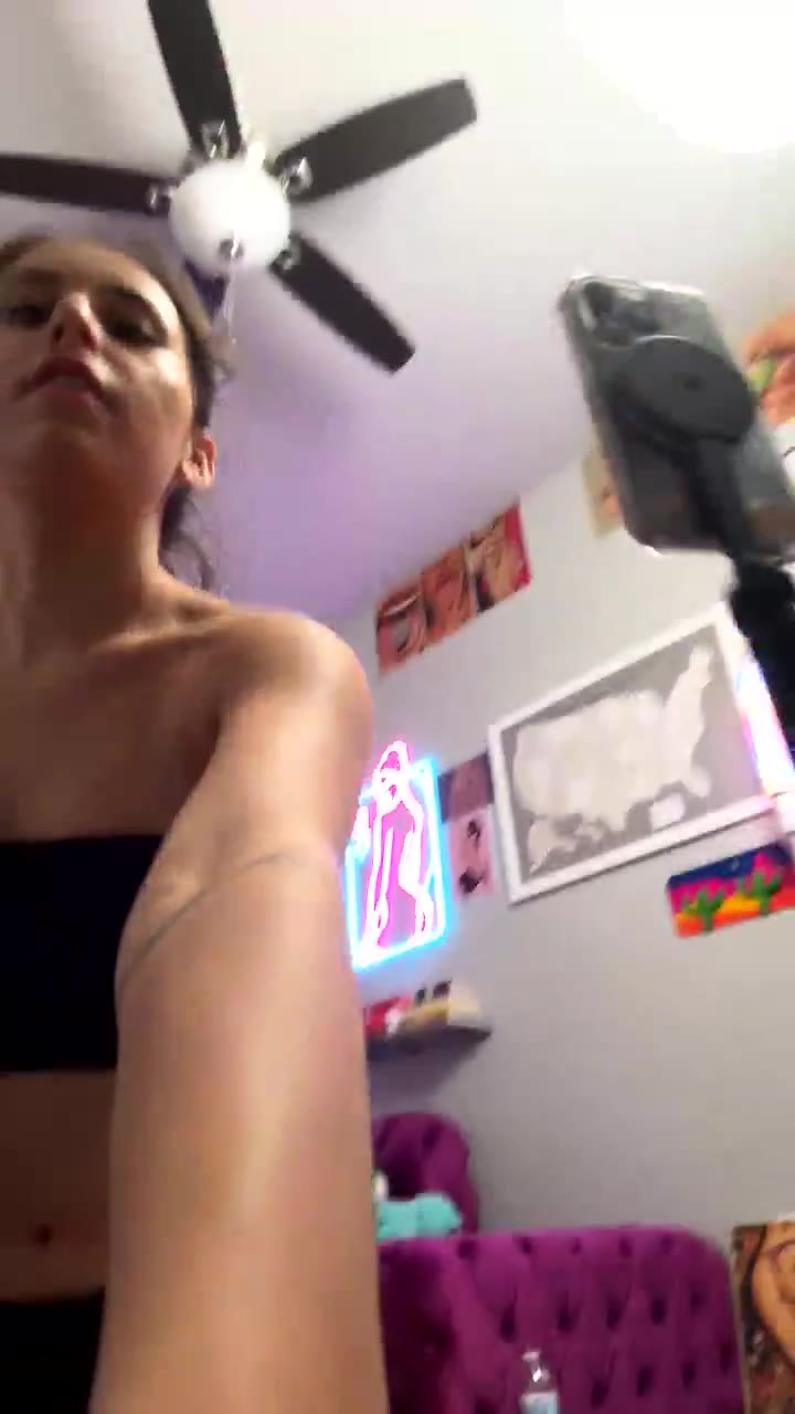 Streamer Violetsummers Hot Oil Massage Turns Naughty