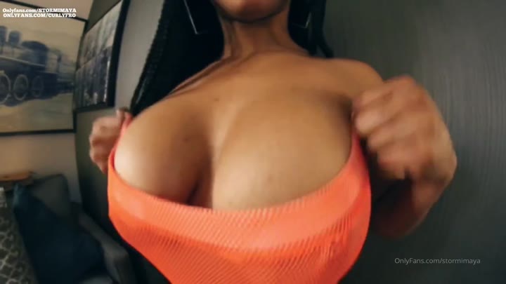 Hairy goddess Stormi_maya’s full bush is on full display