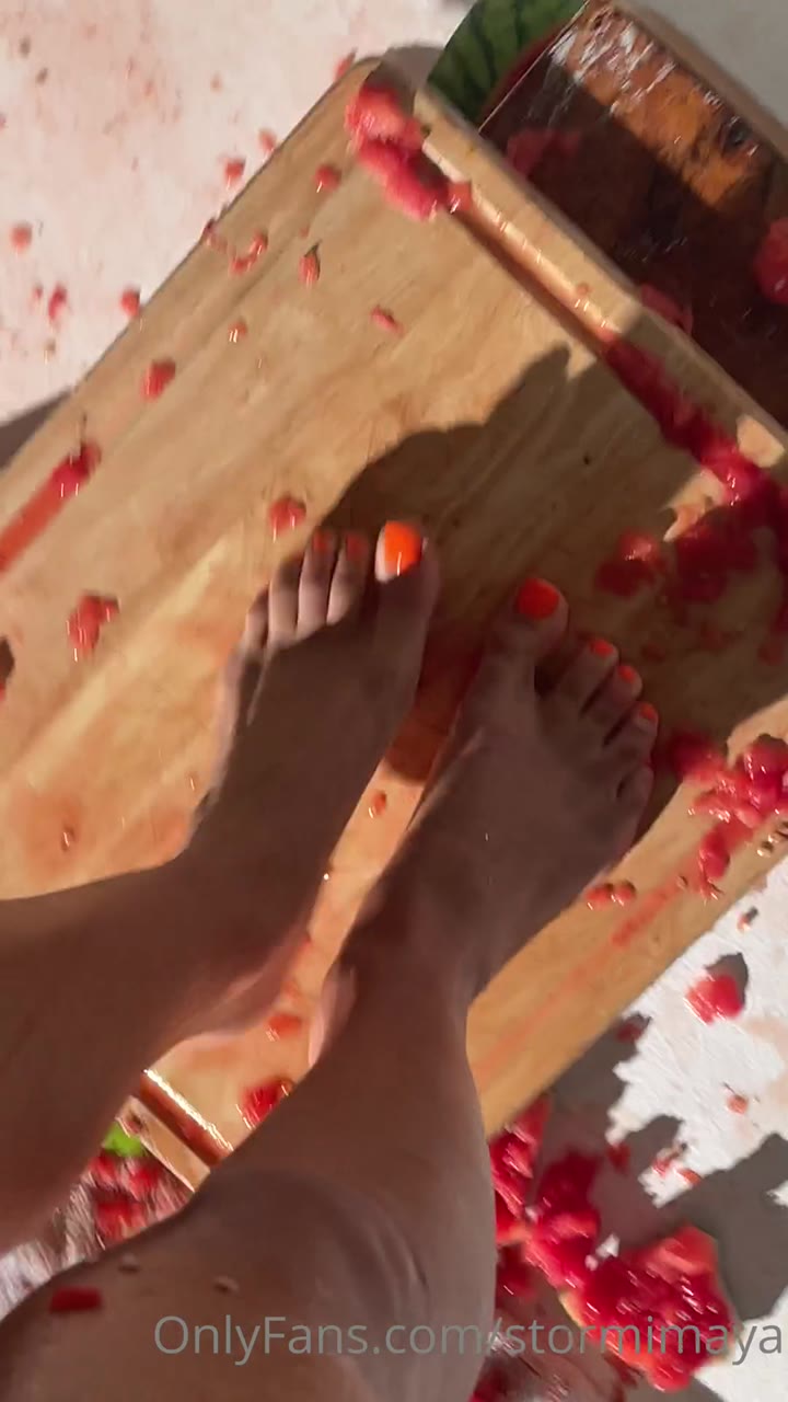 Pregnant beauty Stormi’s new pics will shock you