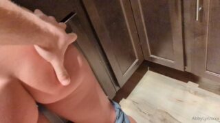 Fit Blonde AbbyLynnxxx Pushes Her Body to the Limit in Private