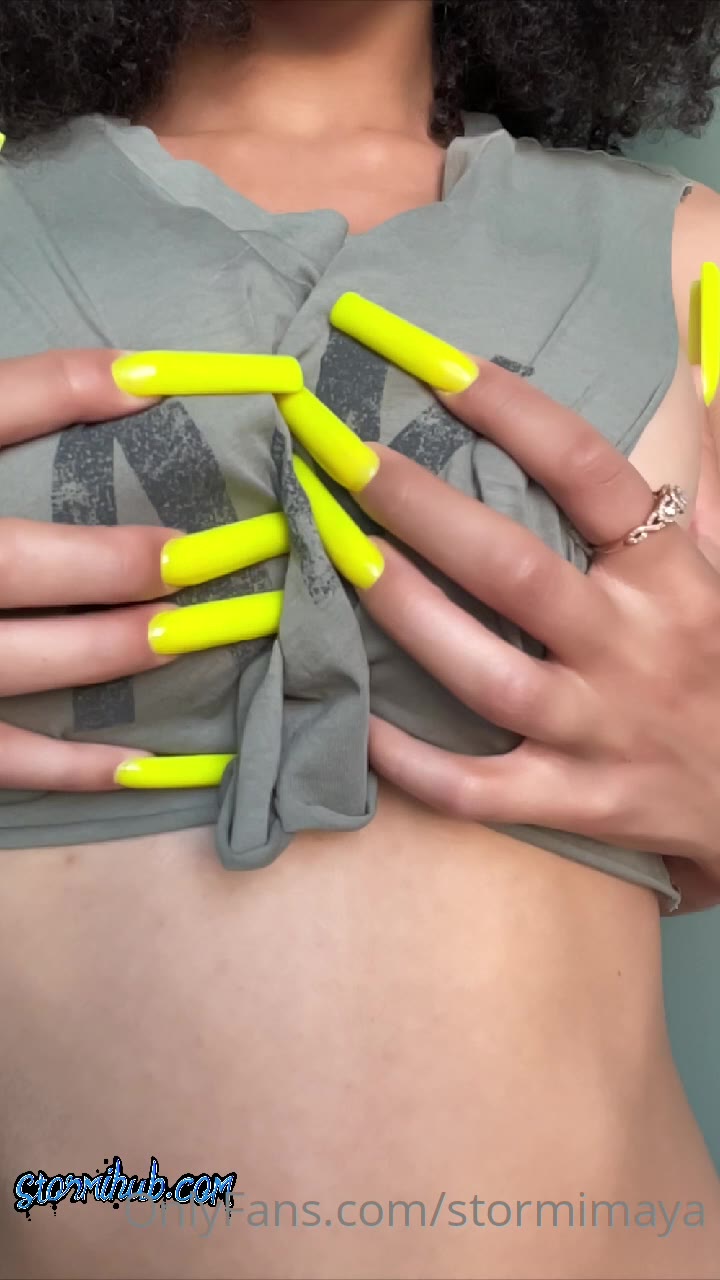 Big tits beauty Stormi_maya plays with herself like never before