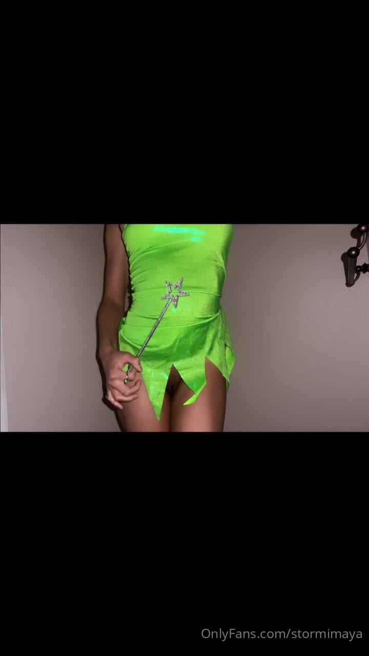 OnlyFans queen Stormi_maya gives you a front-row seat