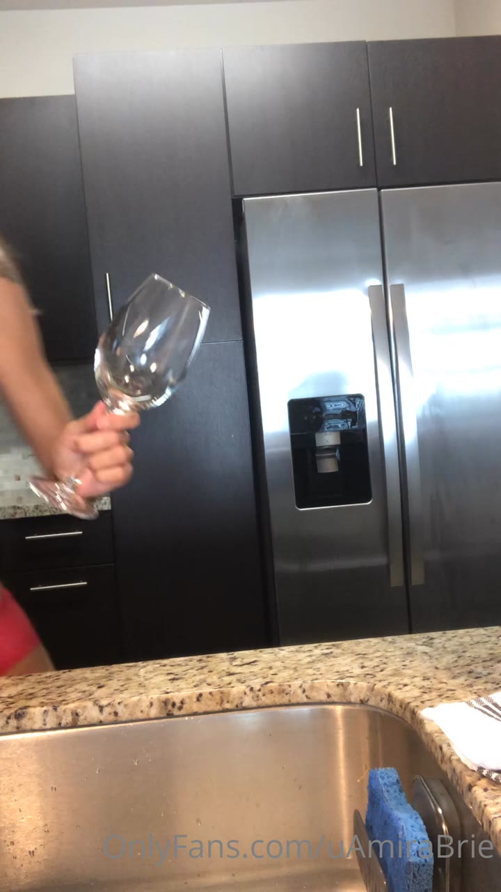 Fake Tits OnlyFans Babe Amirabrie’s Leak