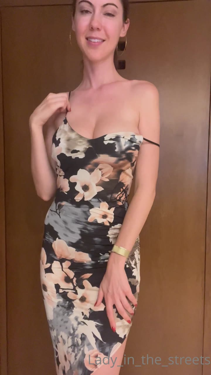 Lady_In_the_Streets  tits