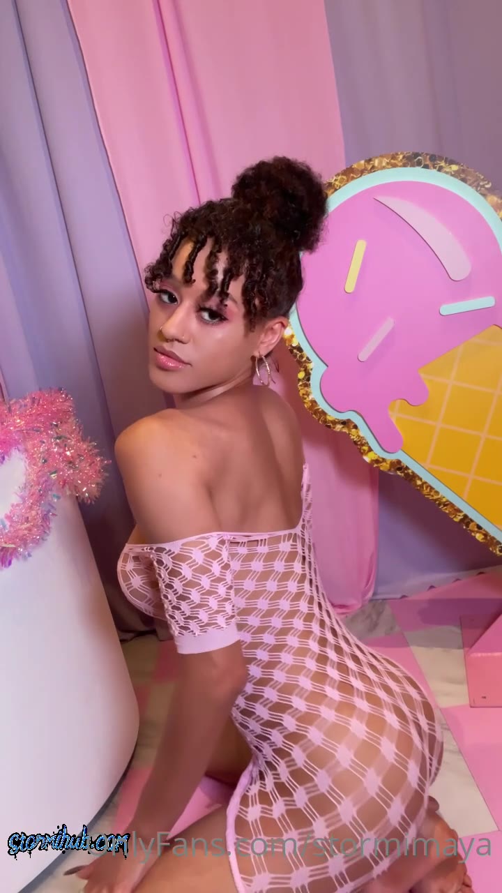 Dildo pleasure makes Stormi moan with delight