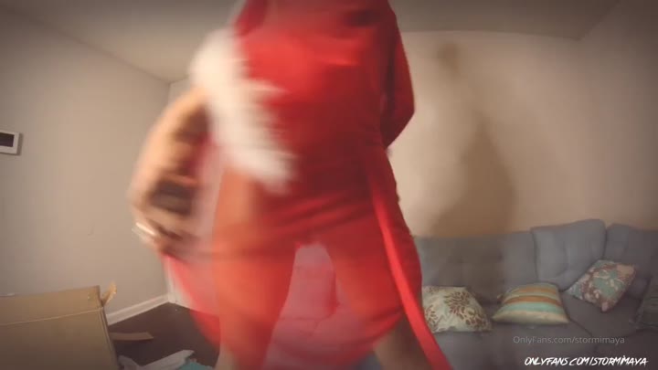 Ebony queen Stormi_maya gets up close and personal