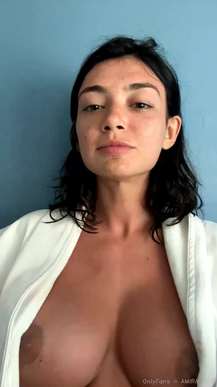 Petite Latina Amirabrie’s Deep BG Session