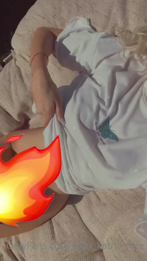 Blonde Bombshell Killertits Gets Wet