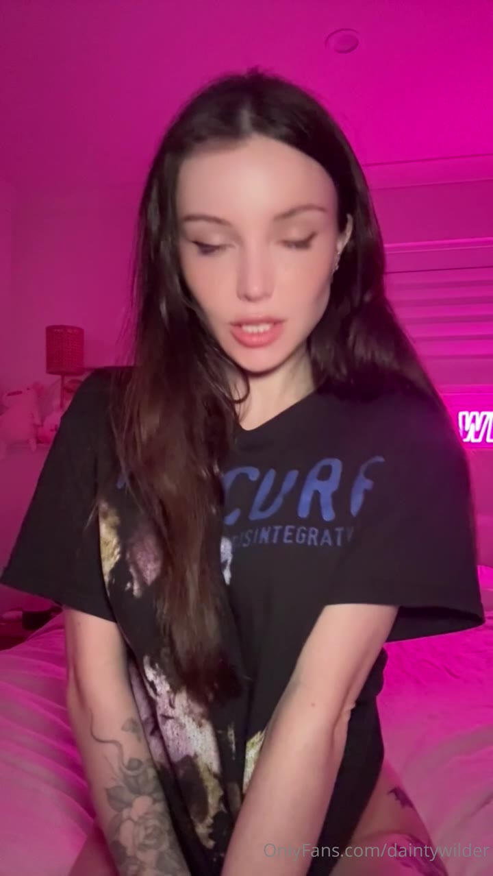 Camgirl Dainty Wilder’s Deep DP Stuffing