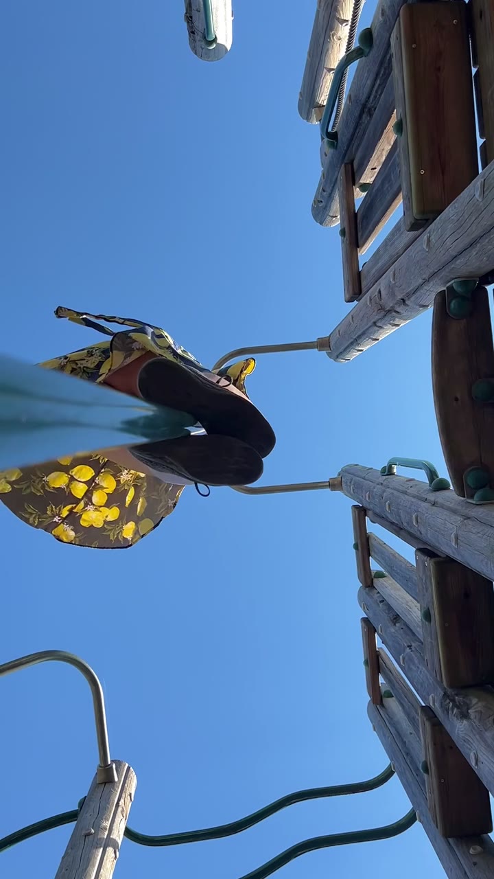 Big Pussy Babe Sunkissedmaggie Plays In Public