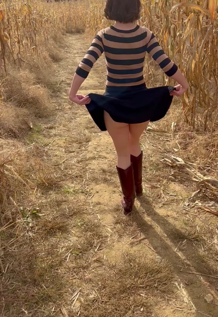 Sunkissedmaggie Teases With Natural Small Tits Nude