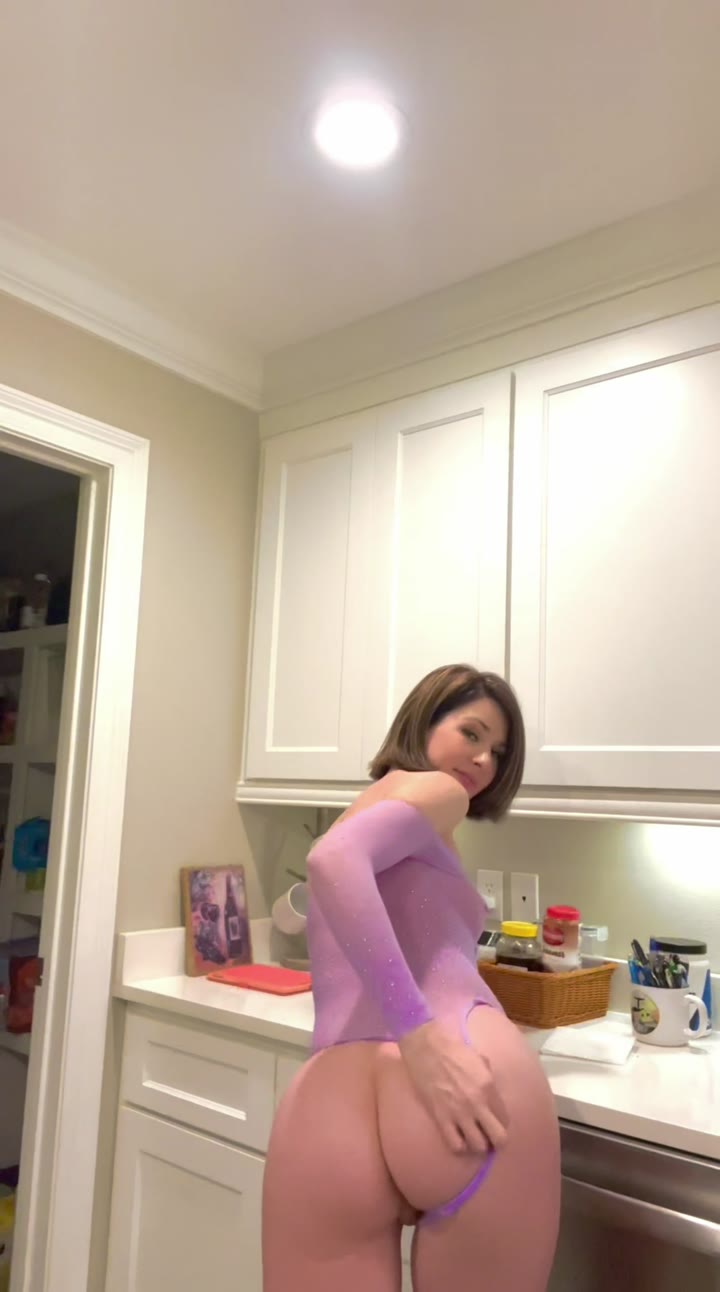 Small Tits Cutie Sunkissedmaggie Goes Public Nude